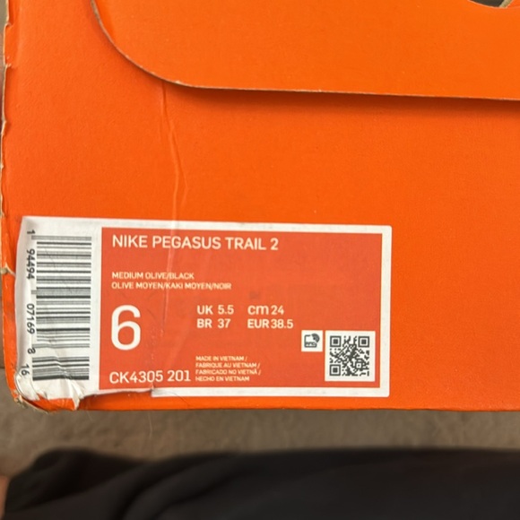 Nike Pegasus Trail 2 Olive/ Black Size Mens 6/ Woman’s 7.5 - Picture 3 of 3